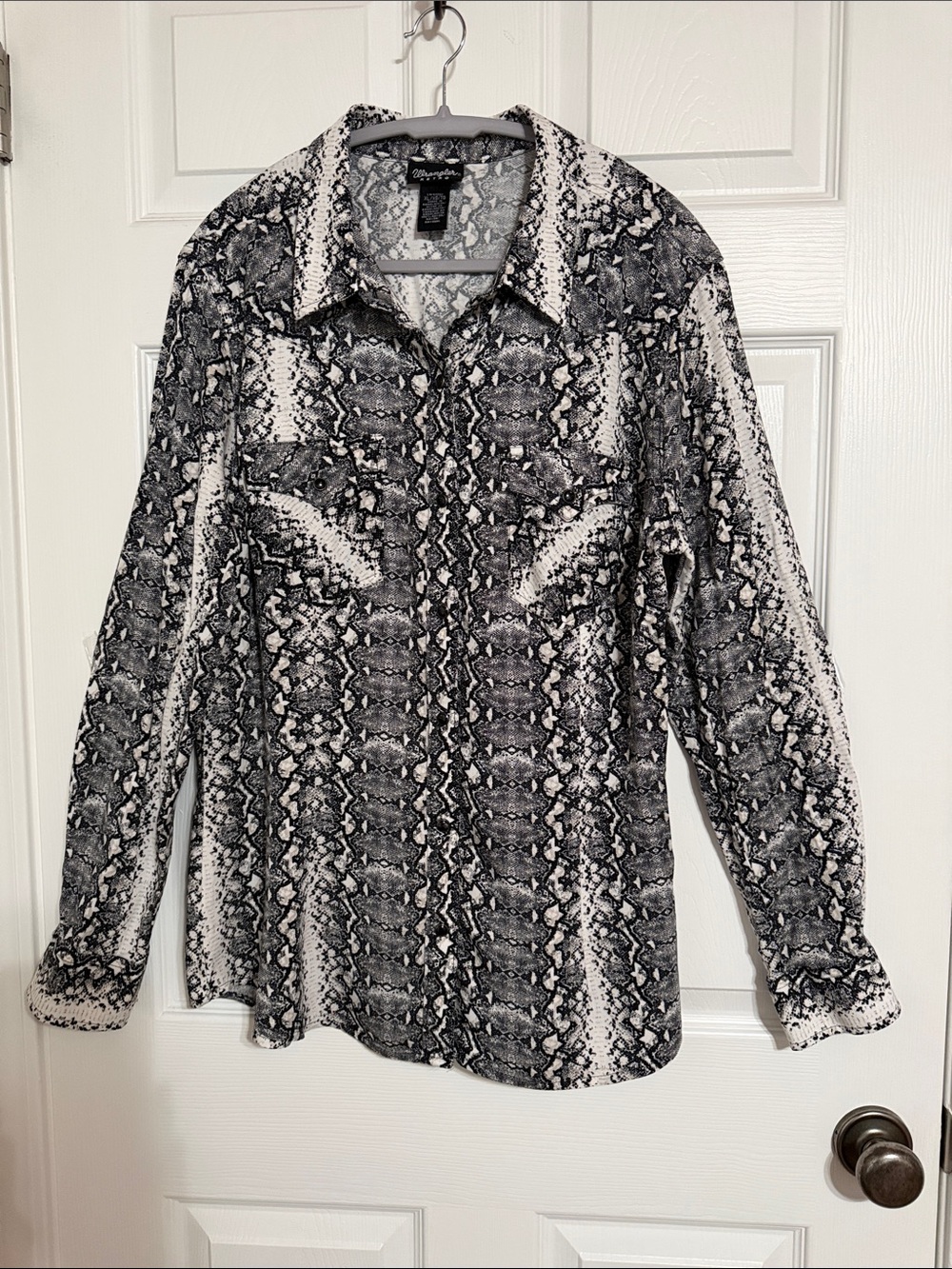 Wrangler Retro Black & White Snake-Print Button-Front Shirt
